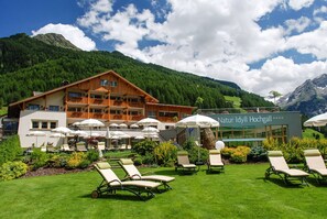 Property grounds - Hotel Natur Idyll Hochgall (Campo Tures)