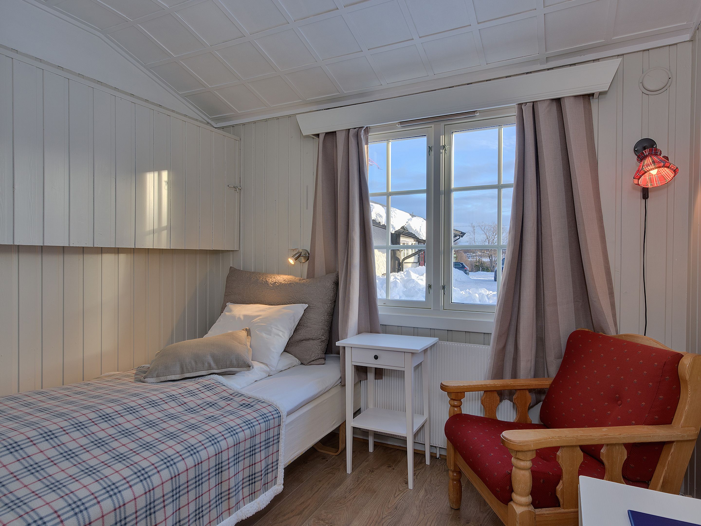 single room | pillow-top beds, iron/ironing board, free wifi