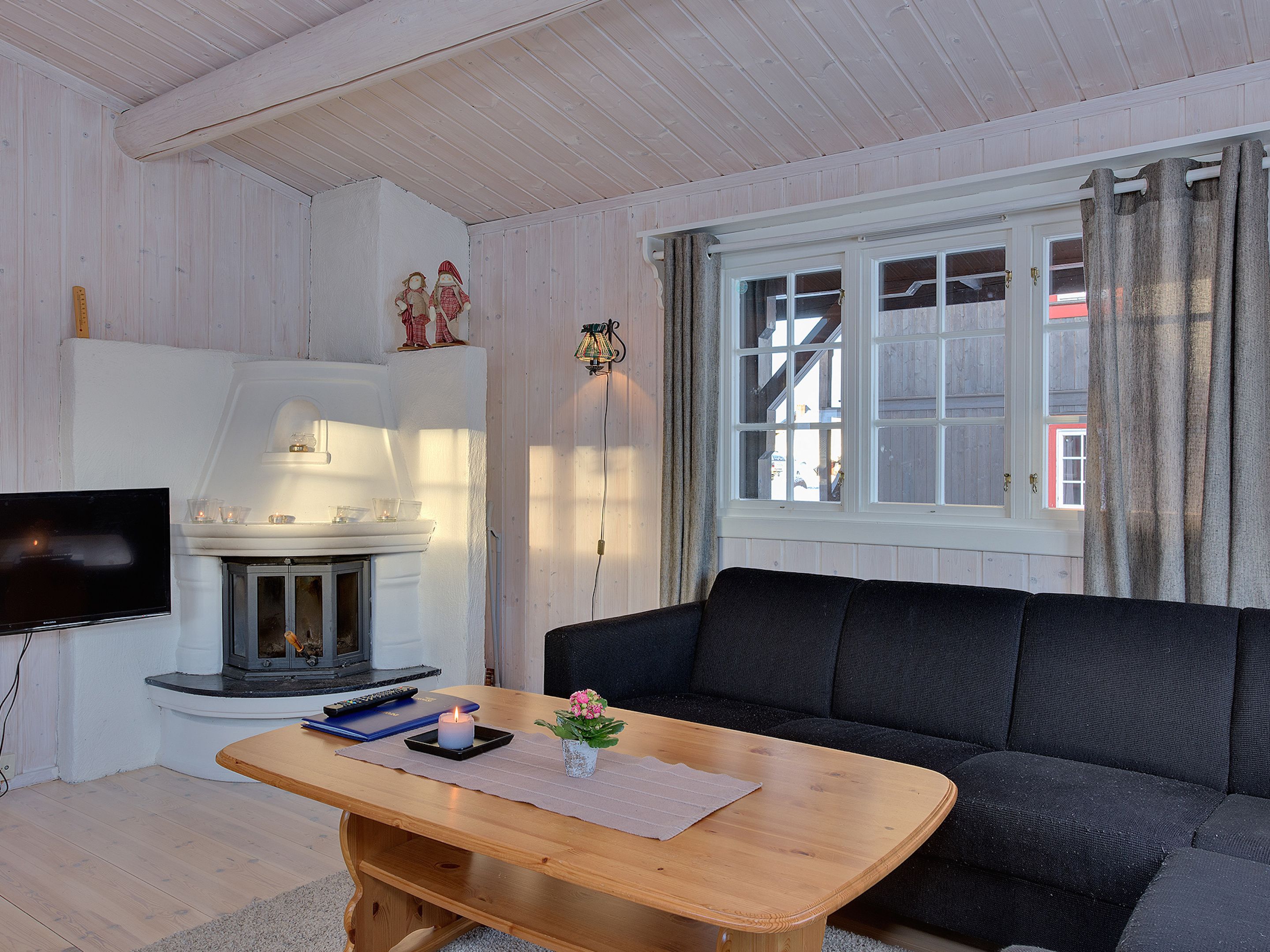 32-inch flat-screen tv with cable channels, tv