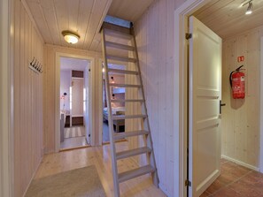 Cabin, 3 Bedrooms (10 persons) | Living area