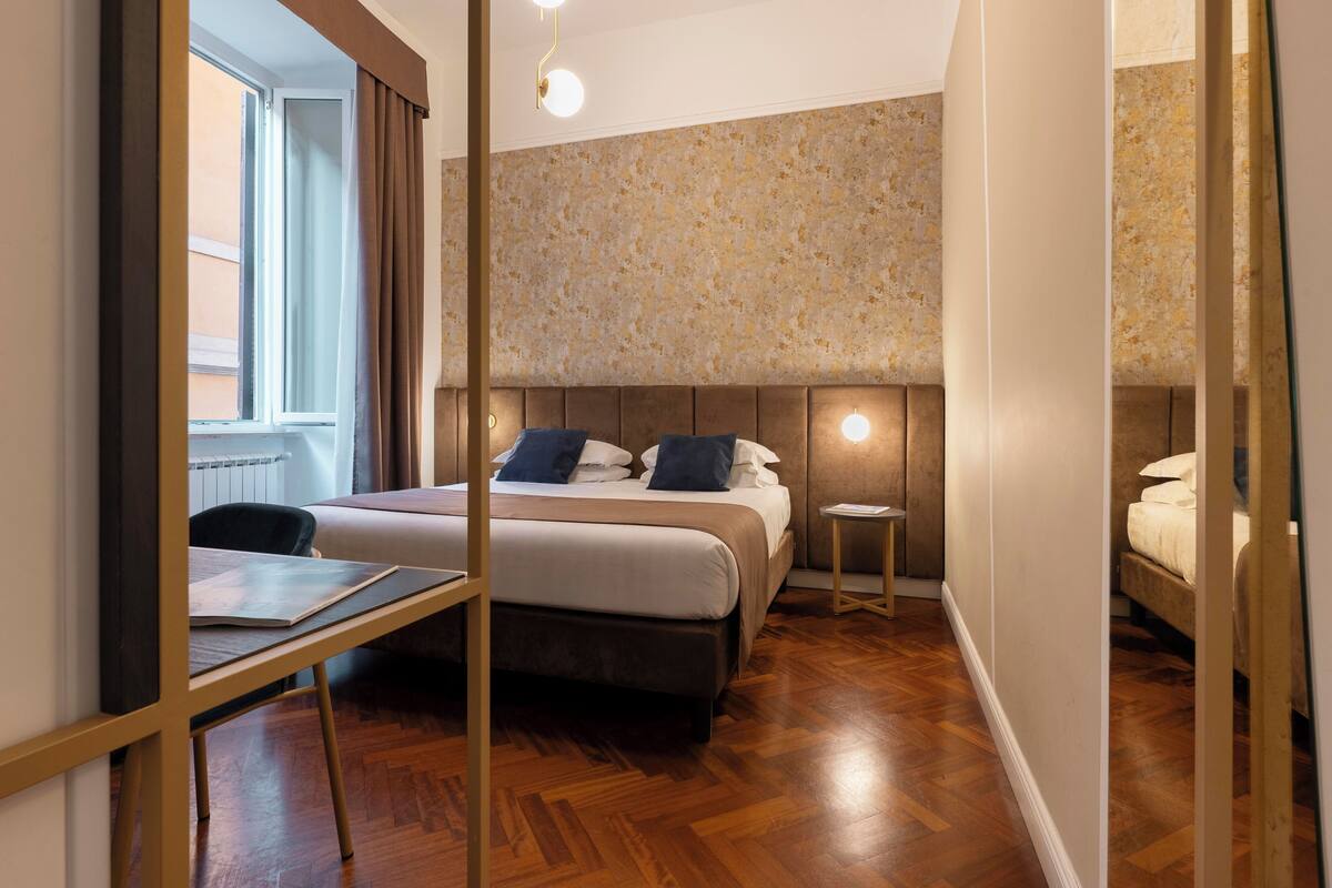 Ropa de cama de alta calidad, minibar, caja fuerte y escritorio