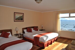 In-room safe, desk, free WiFi