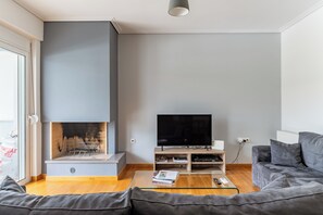 Flat-screen TV, fireplace, DVD player - Elvita Spata Luxurious Villa (Spata-Artemida)