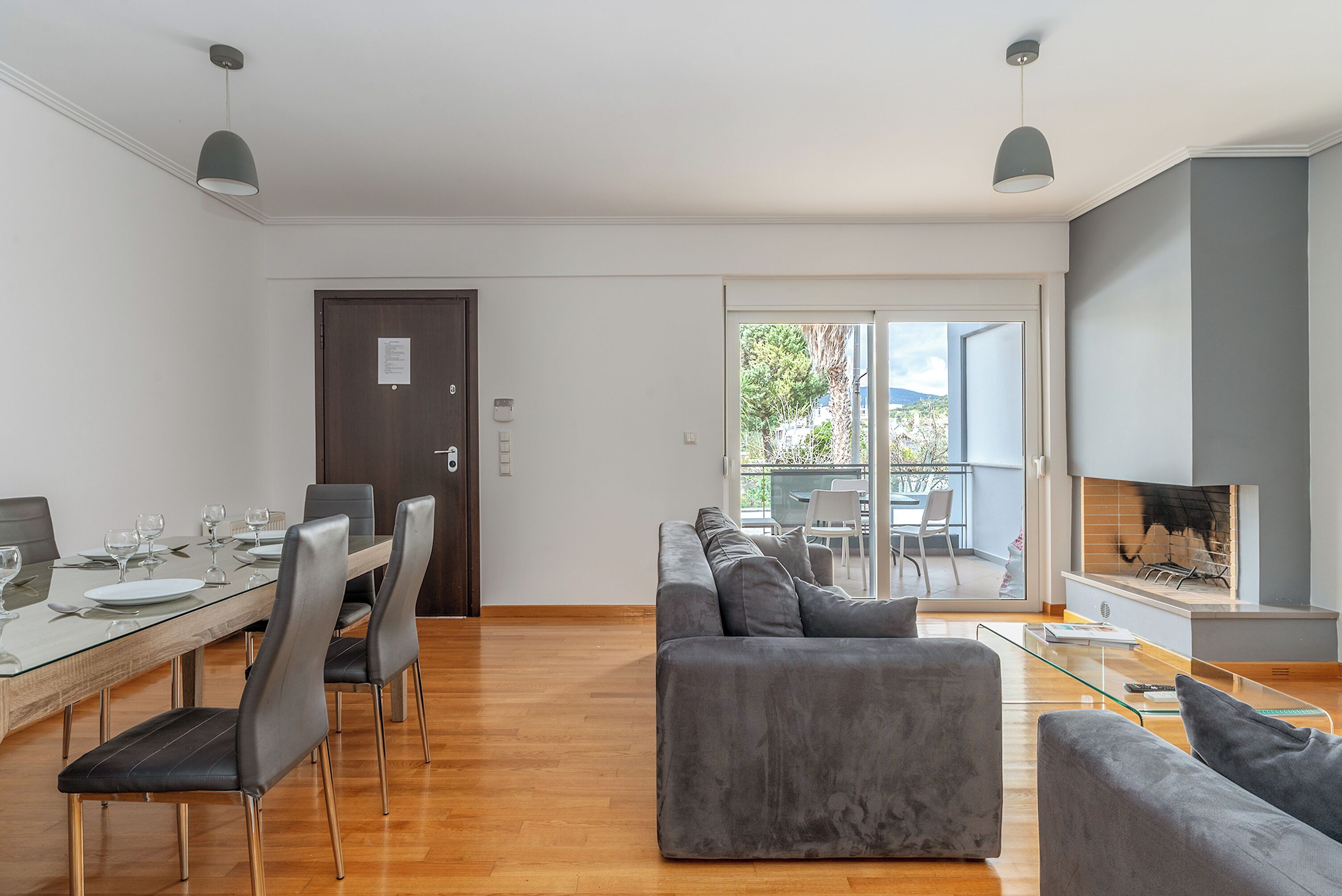 Flat-screen TV, fireplace, DVD player