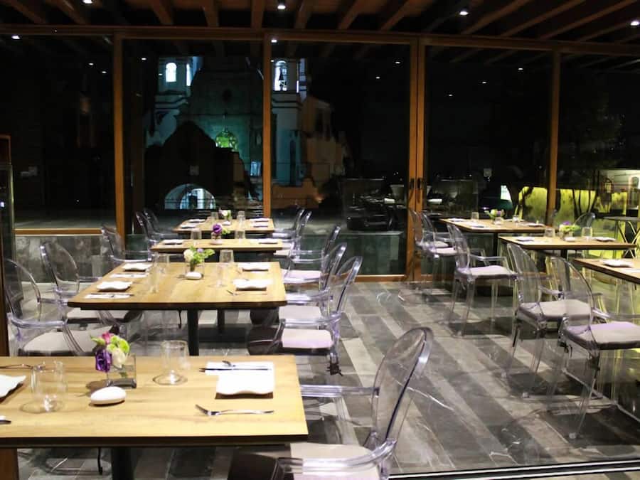 Breakfast, lunch and dinner served