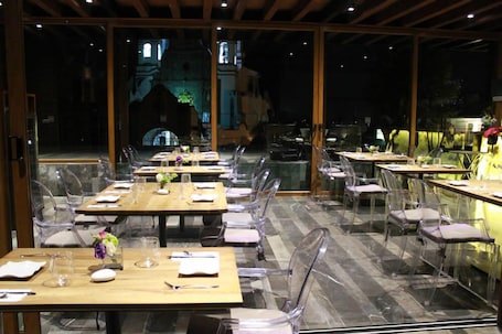 Breakfast, lunch and dinner served . Hotel Casa Mixtli