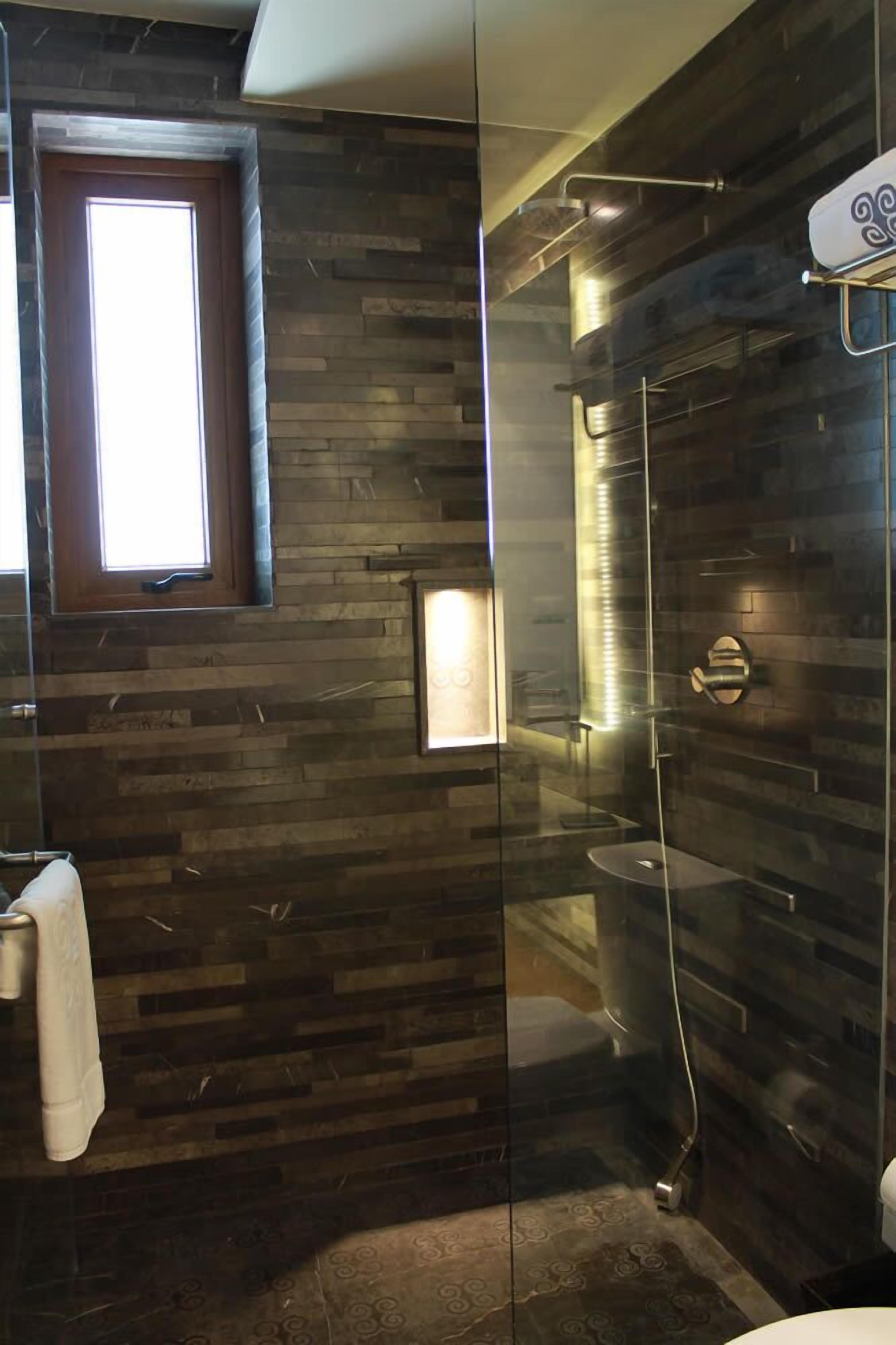 Deluxe-Zimmer, 1 Queen-Bett (Tlali) | Dusche im Bad