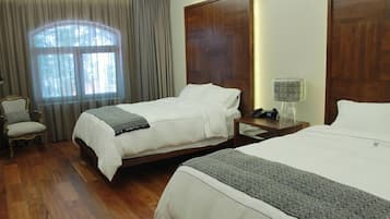 In-room safe, free WiFi, bed sheets