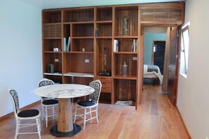 Suite, 1 King-Bett (Xochitlajtol) | Wohnbereich