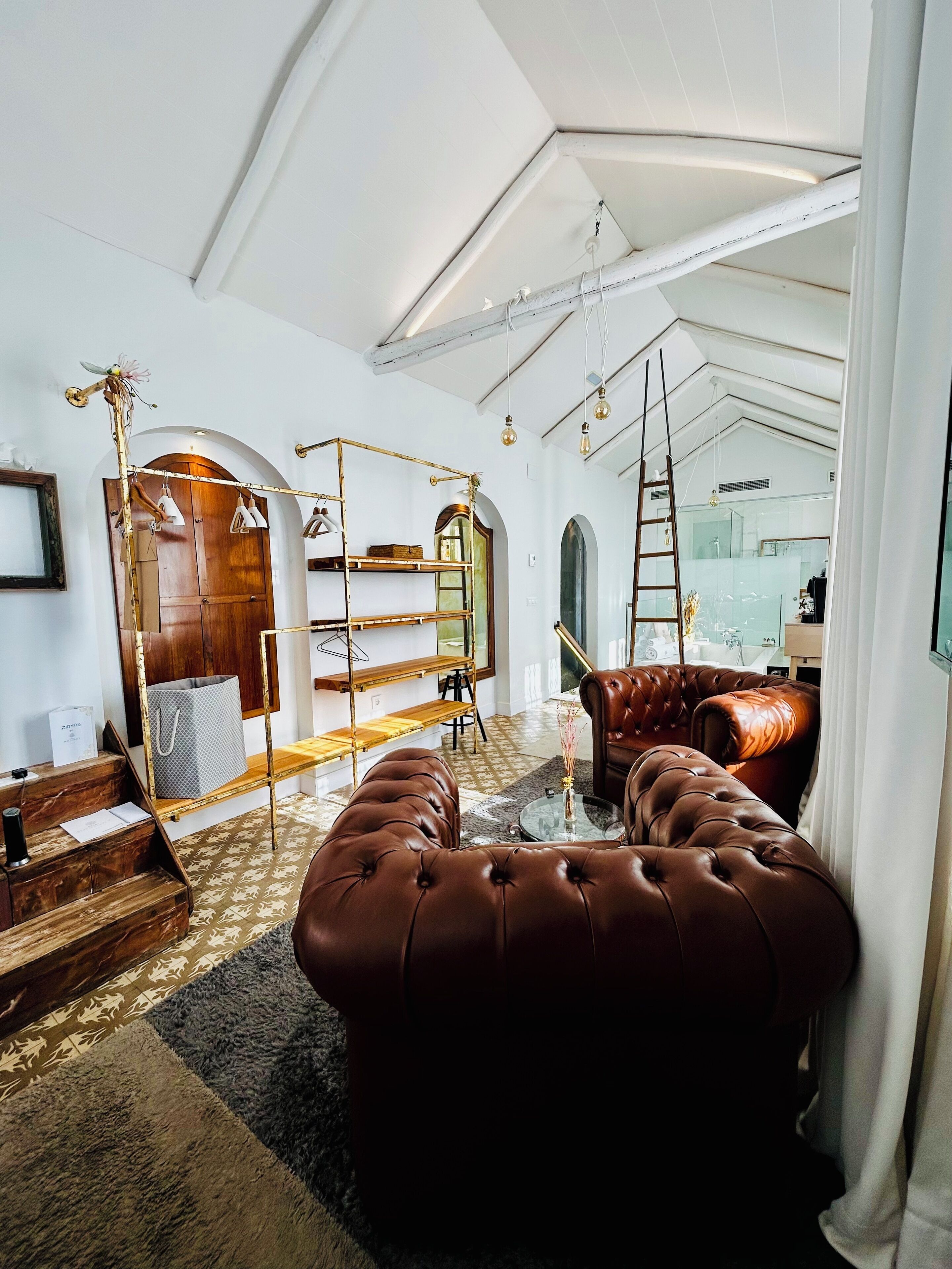 Suite júnior | Roba de llit d'alta qualitat, cobrellits i minibar 