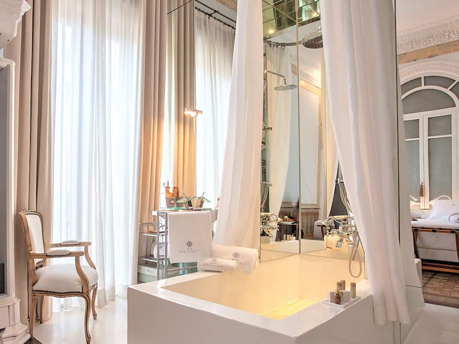 Deluxe Double Room, Bathtub | Deep-soaking bathtub