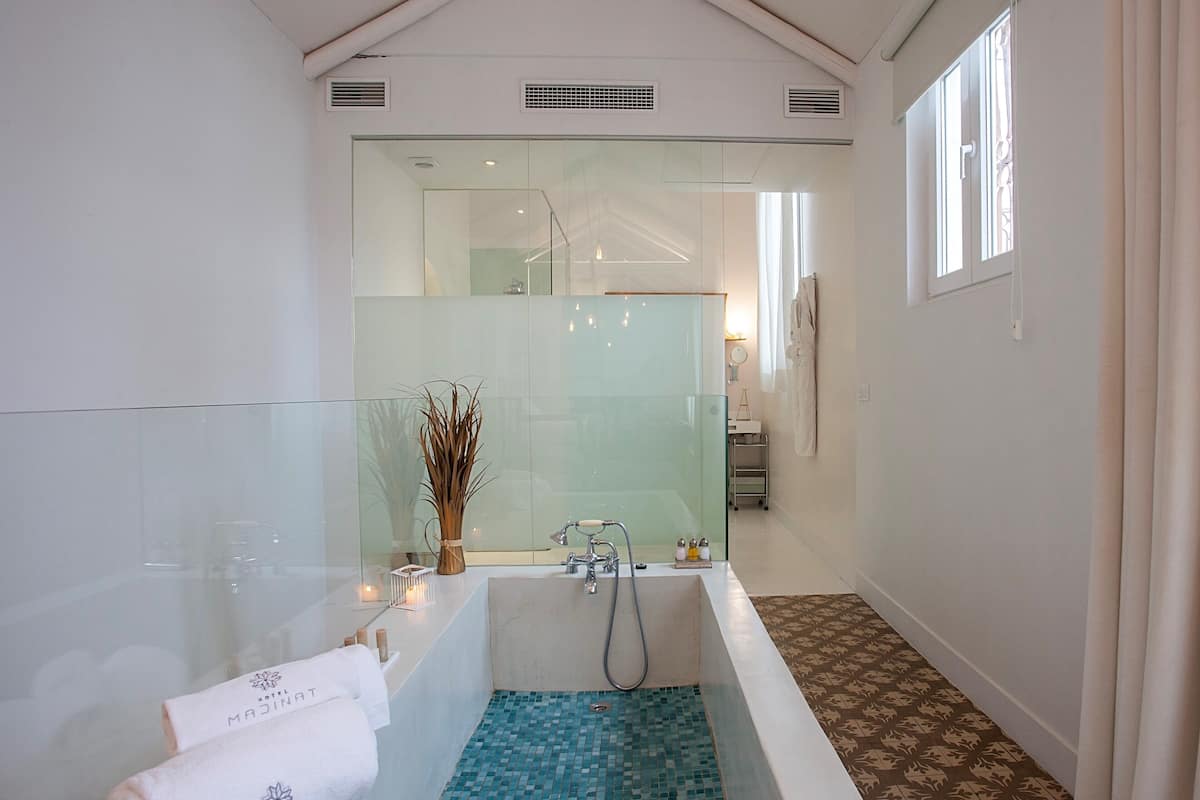 junior suite | deep-soaking bathtub