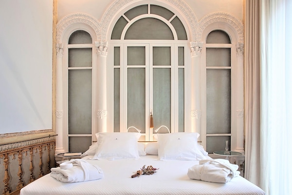 Deluxe-Doppelzimmer, Badewanne | Hochwertige Bettwaren, Daunenbettdecken, Select-Comfort-Betten, Minibar