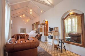 Junior Suite | Premium bedding, down comforters, minibar, in-room safe