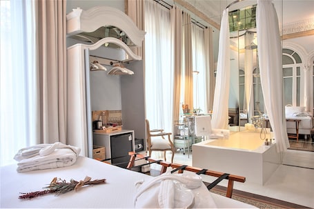 Quarto casal luxo | 1 quarto, roupas de cama premium, edredons de pluma, frigobar