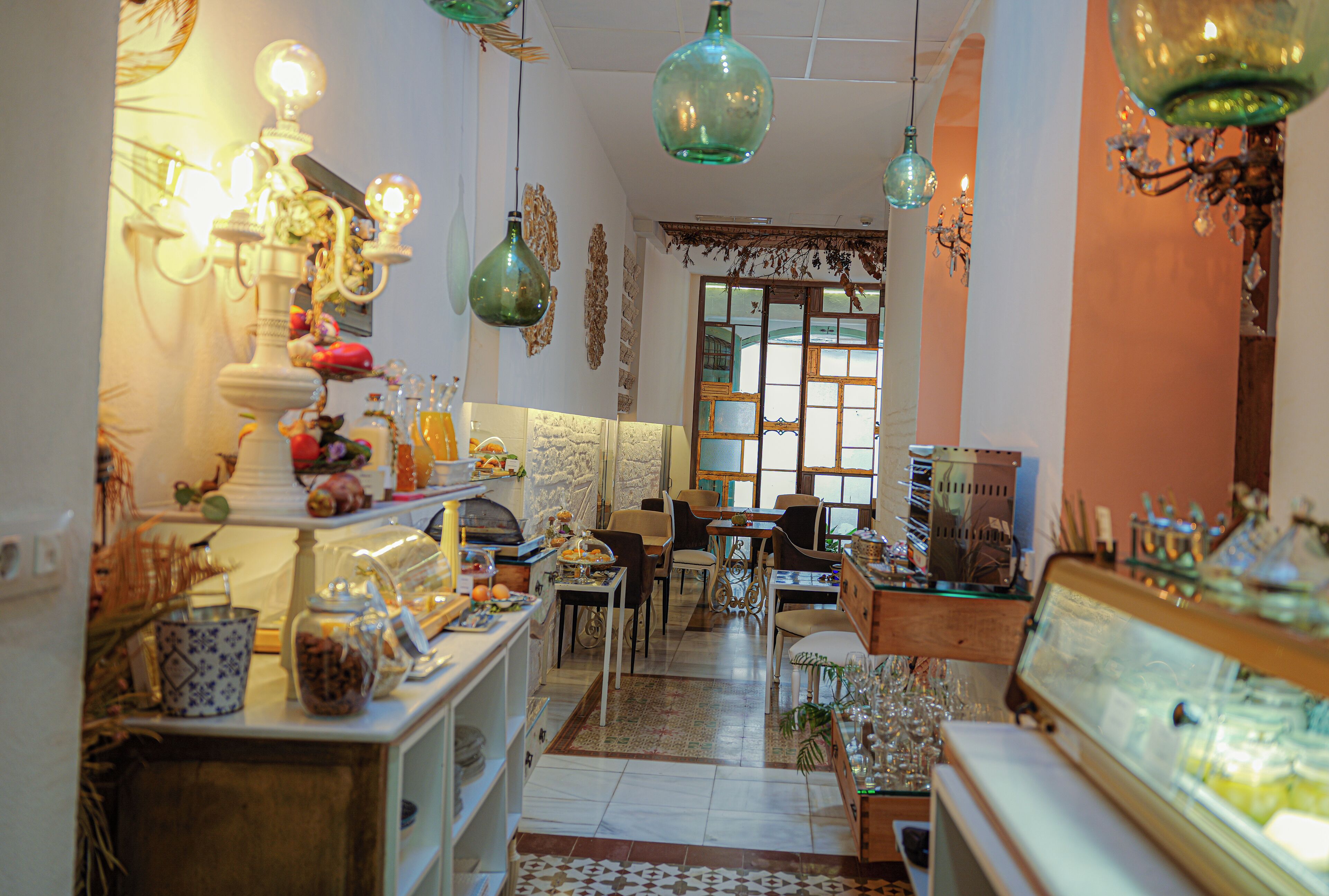 Daily buffet breakfast (EUR 19.00 per person)