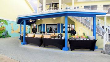 2 restaurants; breakfast, lunch, and dinner served