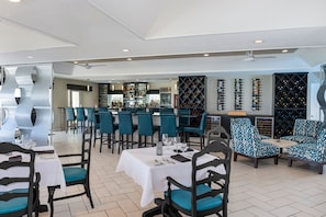 2 restaurants, breakfast, lunch, dinner served; international cuisine