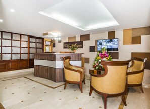 Lobby sitting area - Hotel Bogotá Gran Marquez (Bogotá)