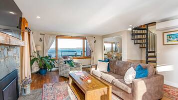 The Vermonter Suite | Premium bedding, pillowtop beds, individually decorated