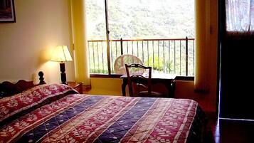 In-room safe, bed sheets