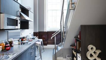 Fridge, microwave, stovetop, electric kettle