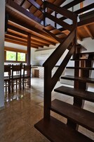 Ropa de cama de alta calidad y minibar 