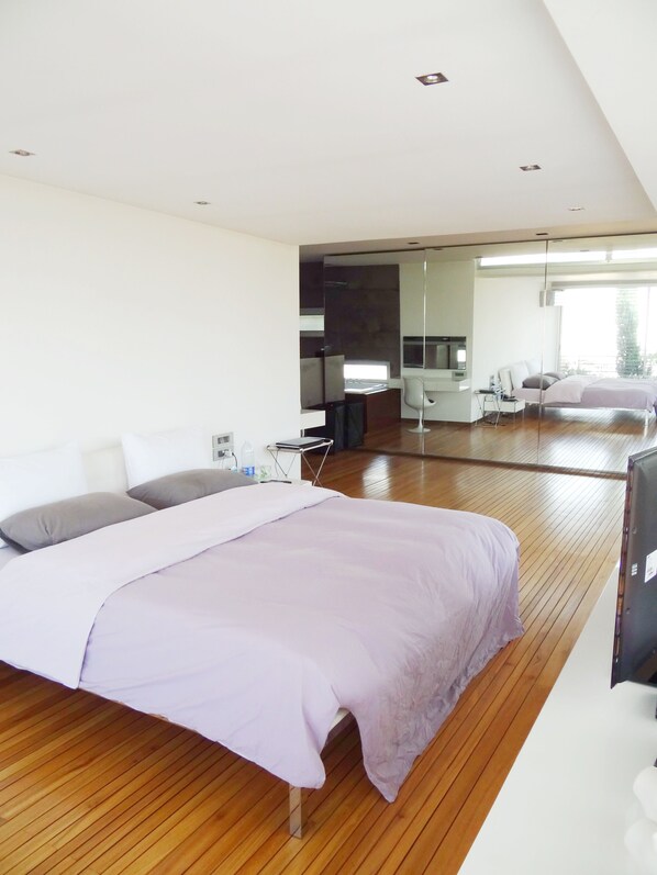 Deluxe Duplex, 2 Bedrooms, Terrace, City View | Free WiFi, bed sheets