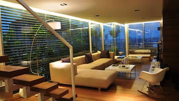 Deluxe Duplex, 2 Bedrooms, Terrace, City View | Living room | Flat-screen TV