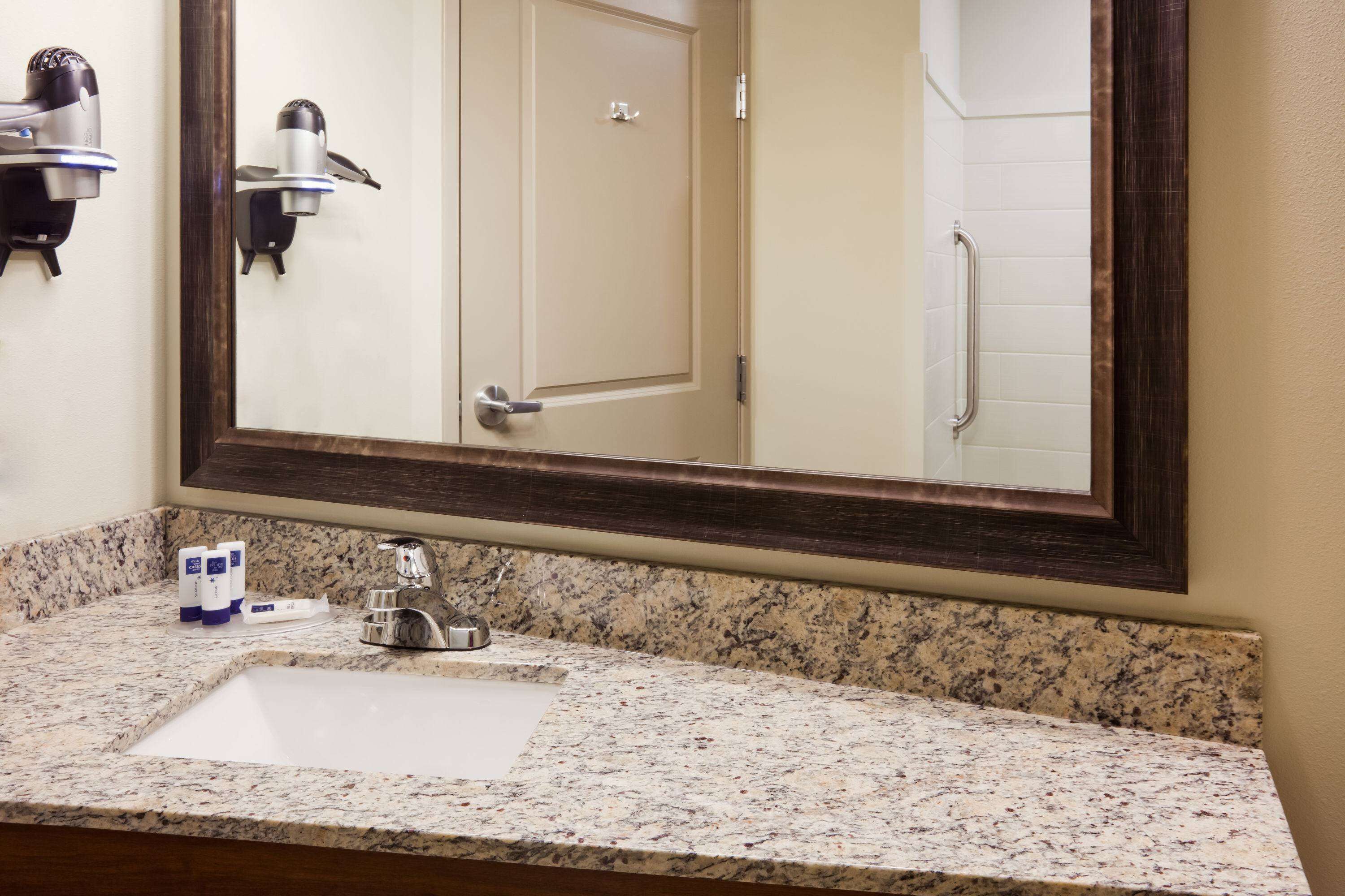 combined shower/bathtub, free toiletries, hair dryer, towels