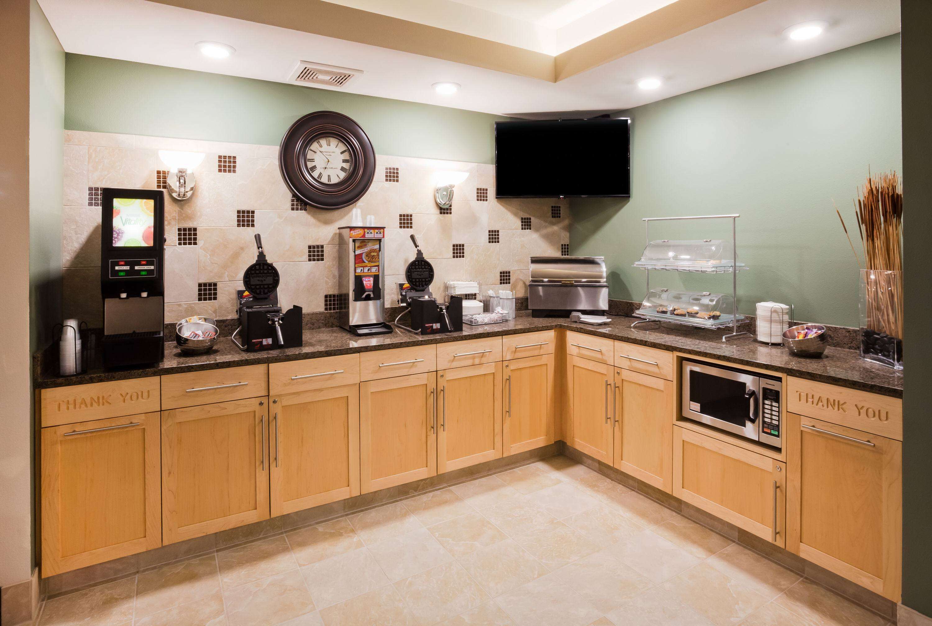 free daily full breakfast