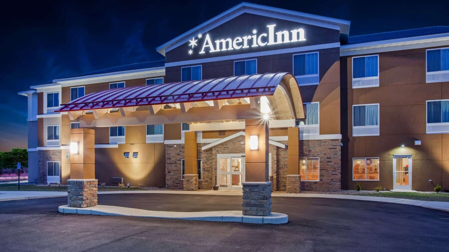 AmericInn by Wyndham DeWitt