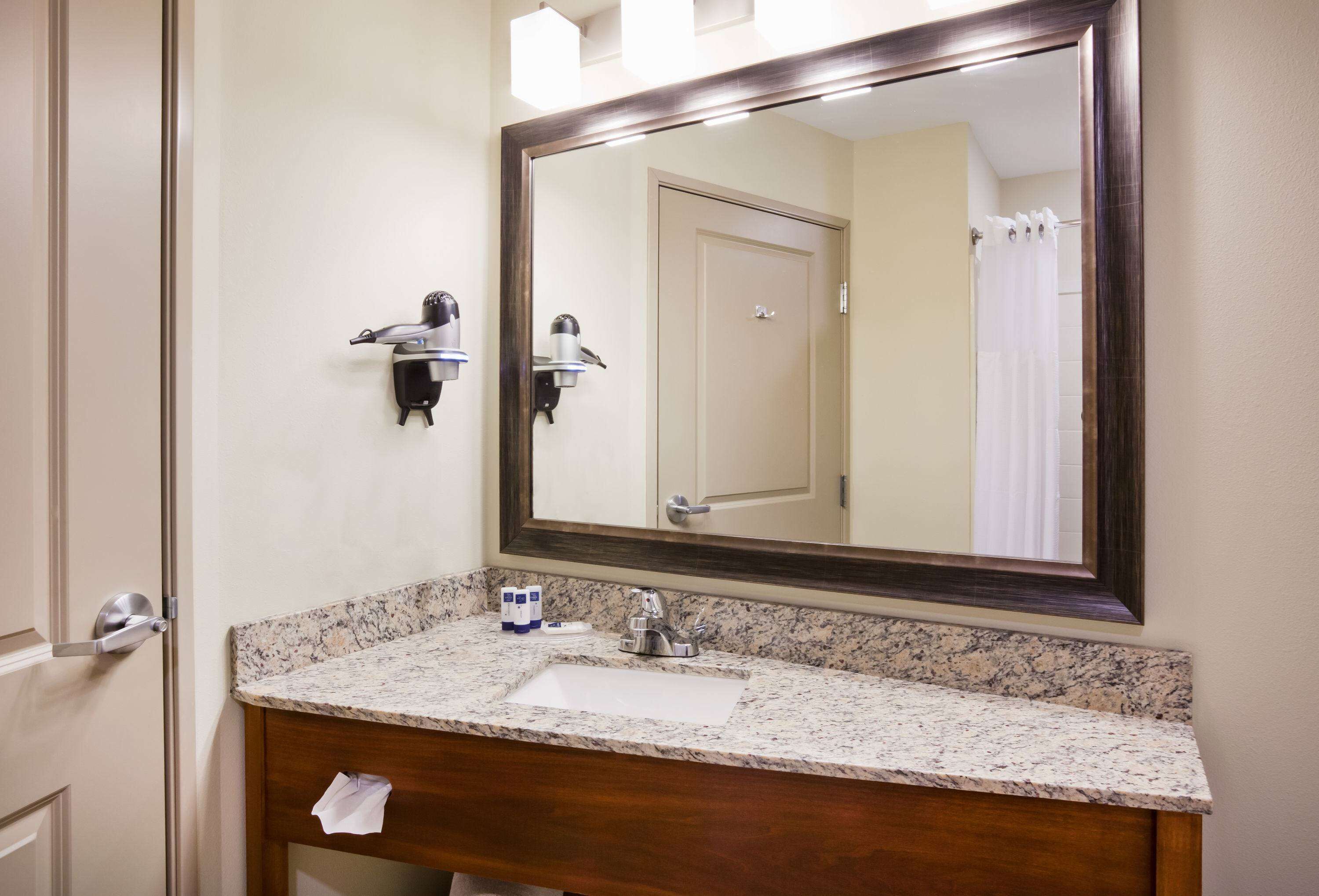 combined shower/bathtub, free toiletries, hair dryer, towels