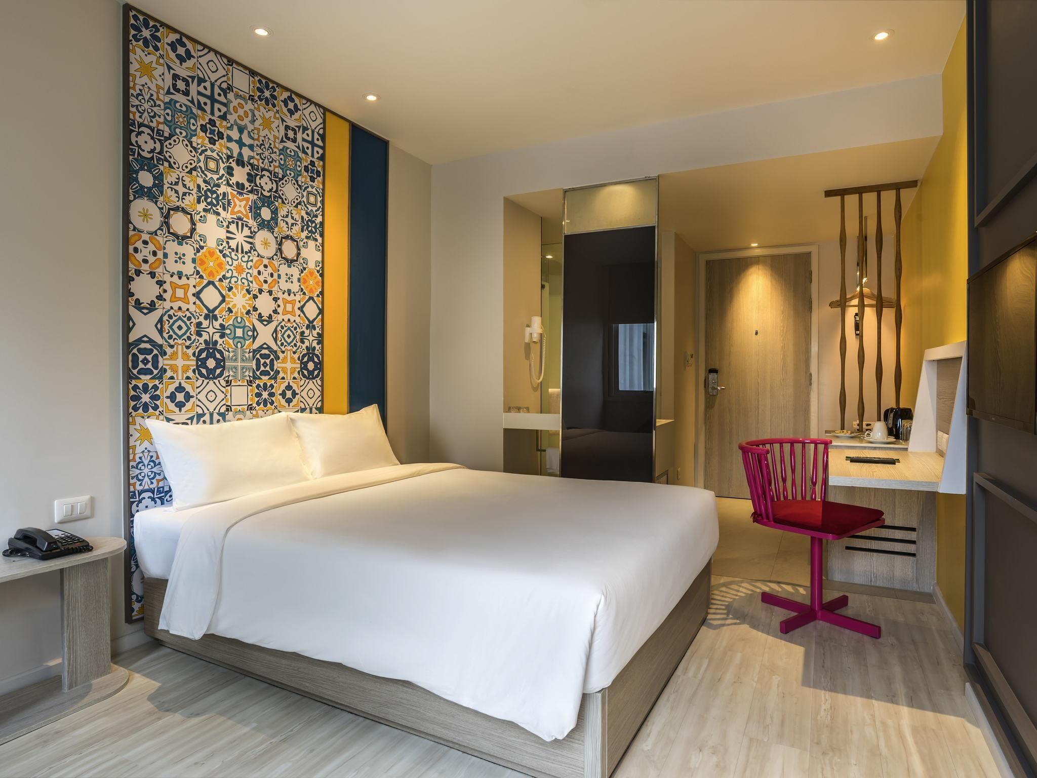 Standard Room, 1 Double Bed | Minibar, in-room safe, desk, blackout curtains