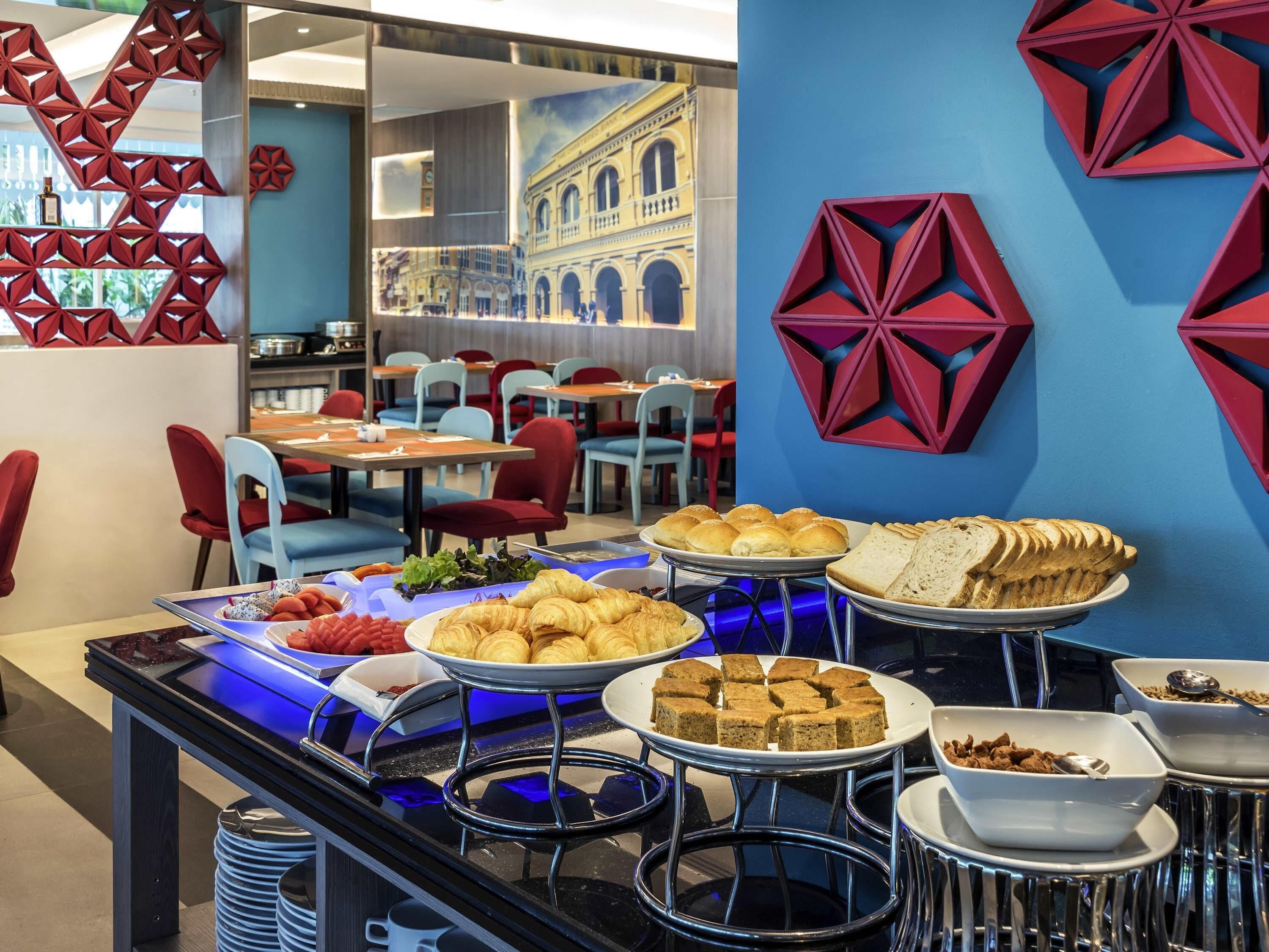 breakfast, lunch, dinner served; international cuisine, garden views