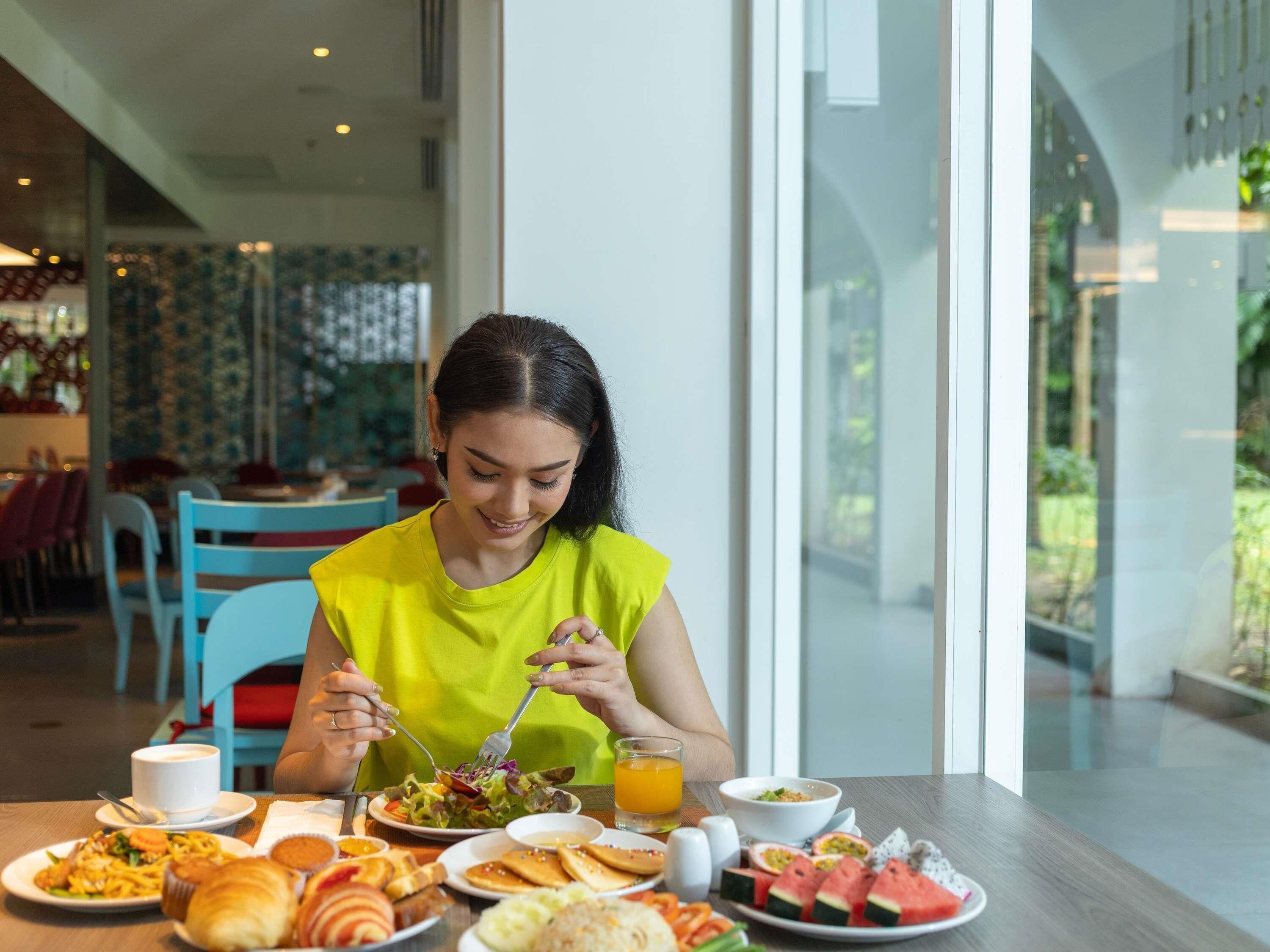 Daily buffet breakfast for a fee