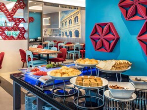 Daily buffet breakfast for a fee