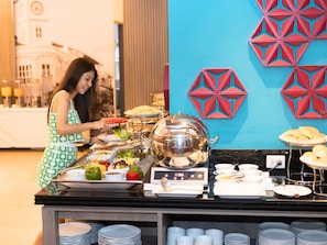 Daily buffet breakfast (THB 300 per person)