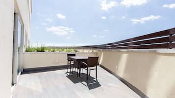 Chambre Deluxe, 1 très grand lit, terrasse | Balcon