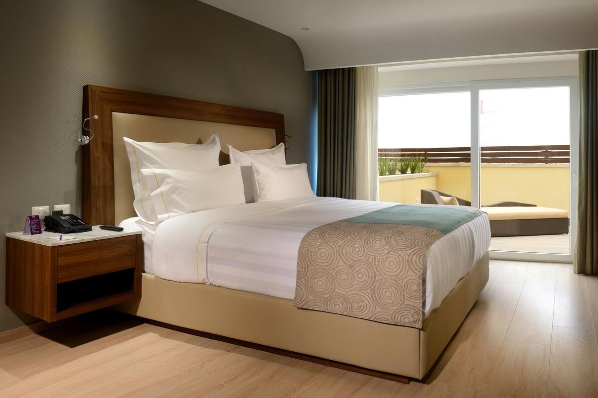 In-room safe, desk, laptop workspace, soundproofing