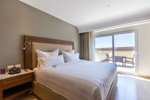 In-room safe, desk, laptop workspace, soundproofing - HS HOTSSON Hotel Irapuato (Irapuato)