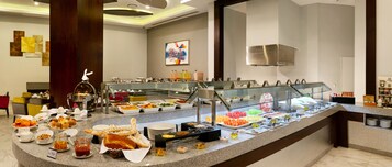 Se ofrece un desayuno bufé todos los días (por un coste adicional)