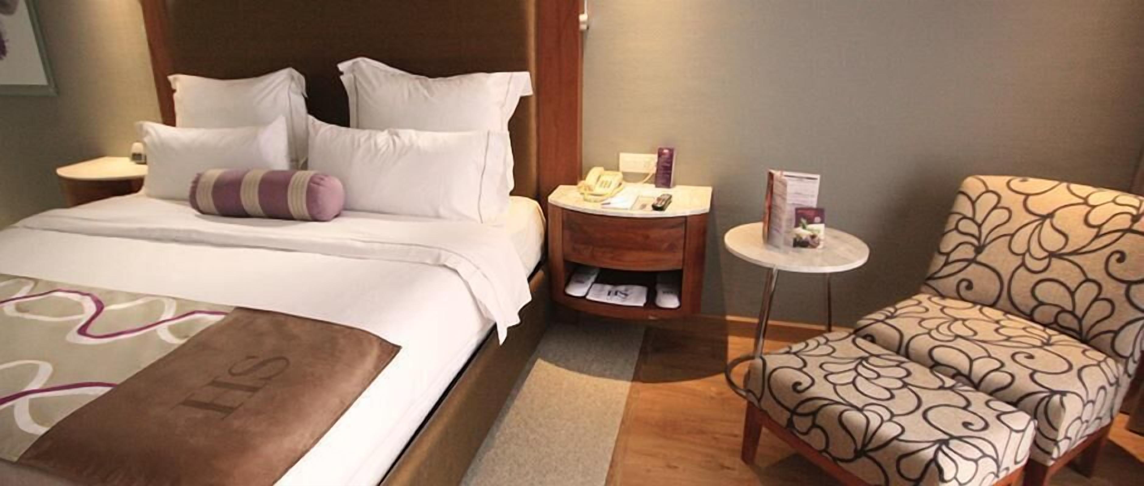 In-room safe, desk, laptop workspace, soundproofing