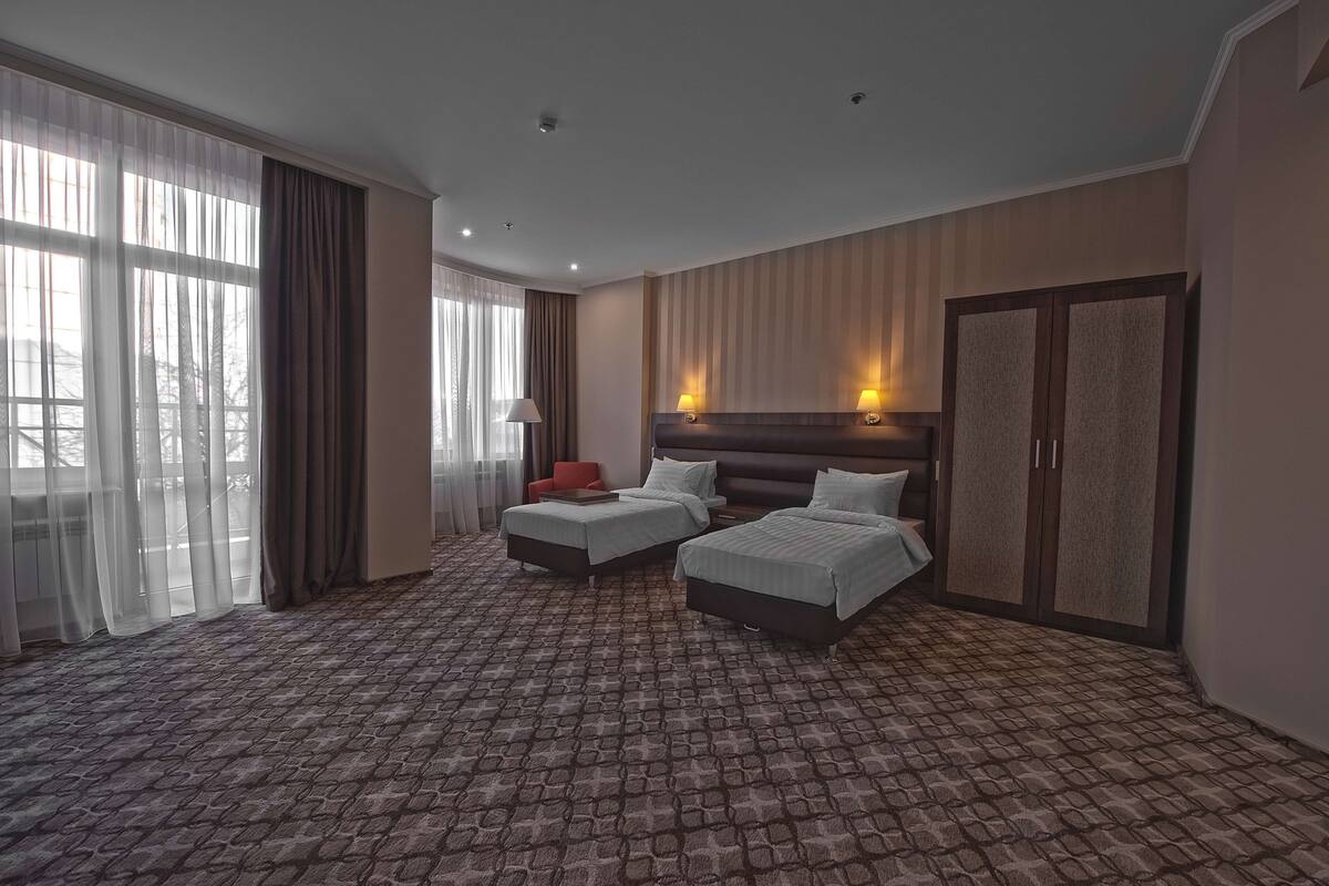 Premium bedding, in-room safe, desk, laptop workspace