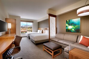 Schreibtisch, laptopgeeigneter Arbeitsplatz, Bügeleisen/Bügelbrett