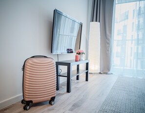 Apartamento clássico (Hollywood) | Área de estar | TV LED 50 polegadas com canais a cabo, TV