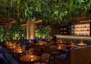 2 restaurants servant le dîner, spécialités Cuisine péruvienne