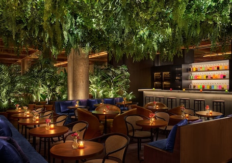 2 restaurants, dinner served, Peruvian cuisine. PUBLIC, an Ian Schrager hotel