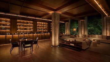 6 bars/lounges, rooftop bar, lobby lounge