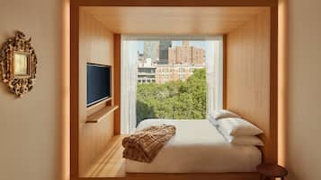 Room, 1 King Bed, Park View | Egyptian cotton sheets, premium bedding, pillow-top beds, in-room safe